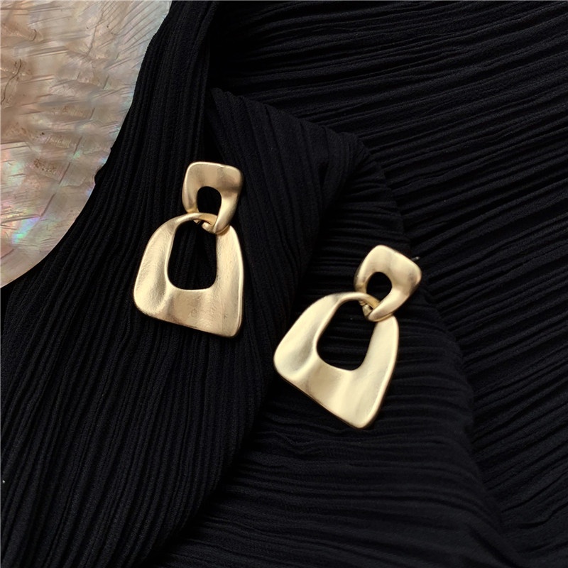 Anting Tusuk silver S925 Warna gold matte Untuk Wanita