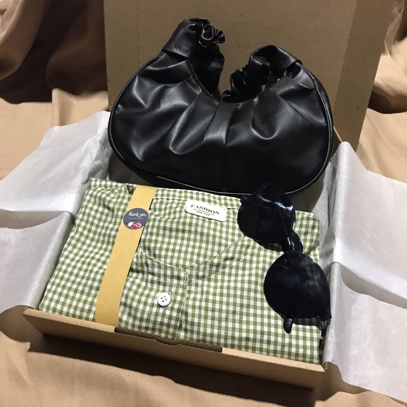 

HAMPERS CEWEK TERMURAH / KADO WISUDA / KADO ULANG TAHUN CEWEK / KADO PERNIKAHAN MURAH