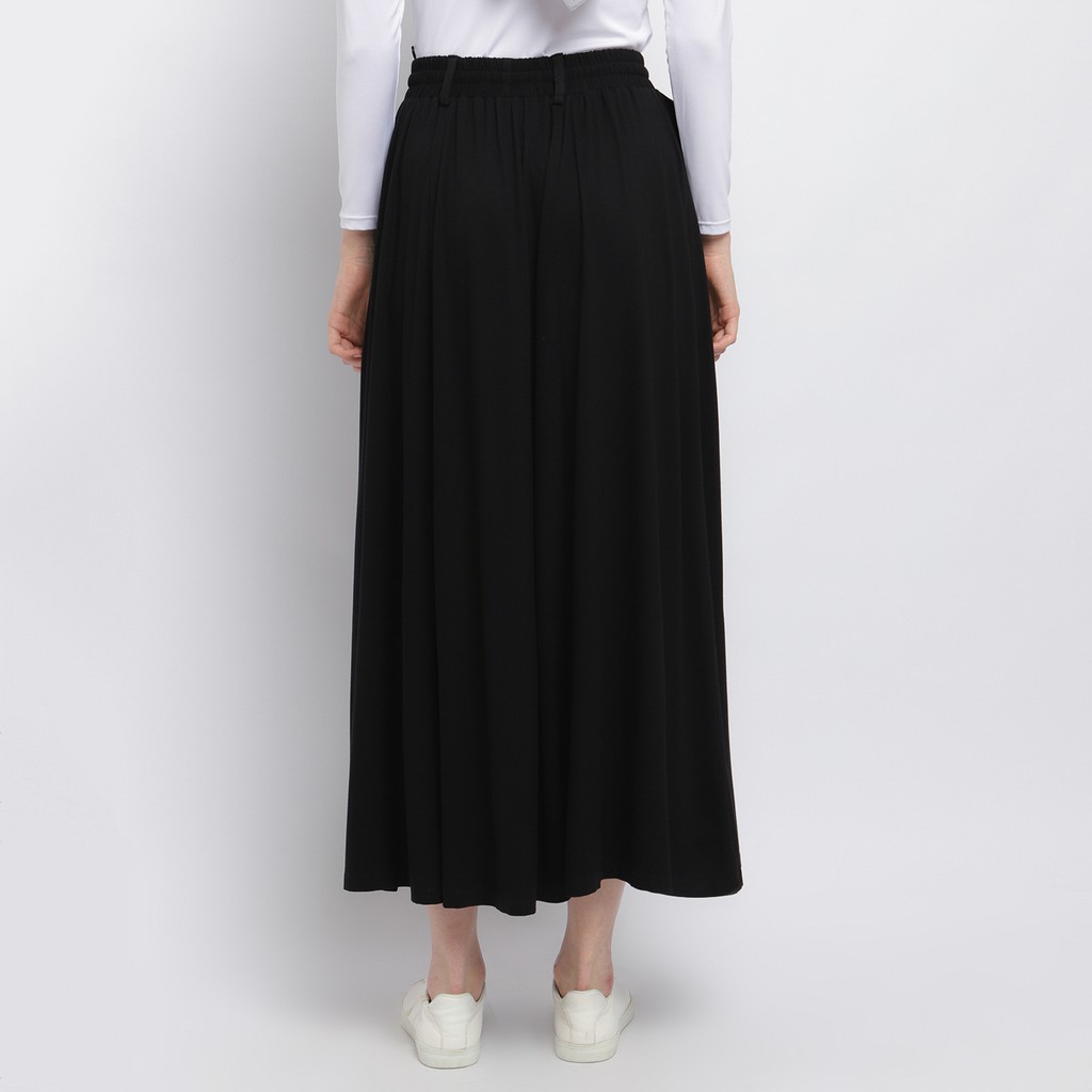 black maxi skirt