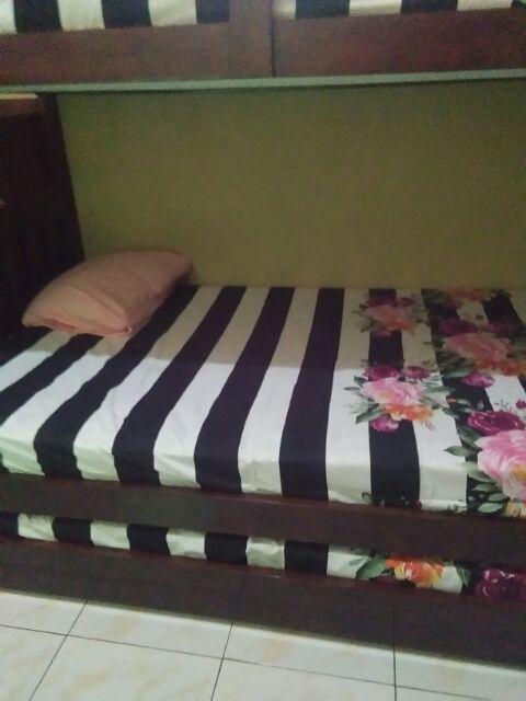 Sprei Single Kintakun Dluxe Flat 120x200cm/100x200cm T20cm 4kaki/3kaki Motif Minimalis Termurah