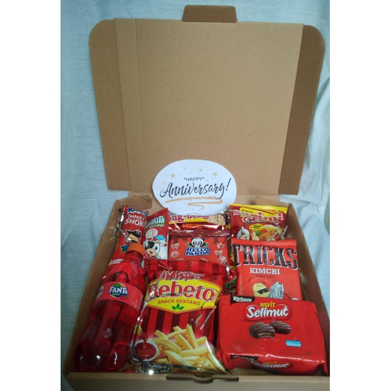 

gift box/hadiah ulangtahun/kado unik/snack box/anniversary