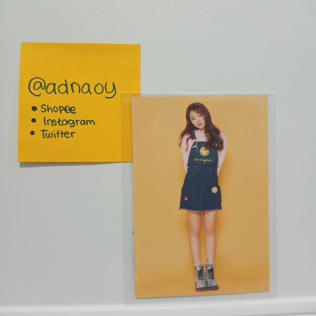 Oh My Girl Photocard — Pink Ocean