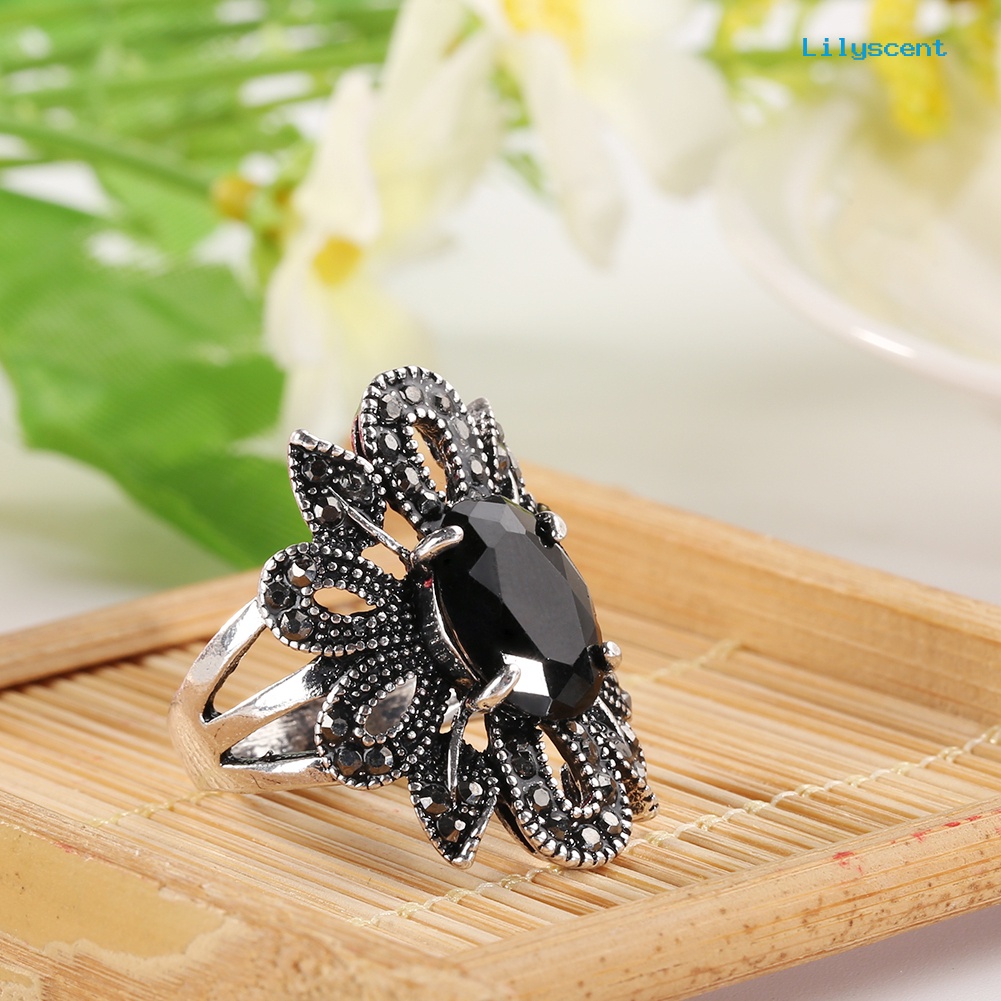 Ls Perhiasan Cincin Alloy Resin Vintage Desain Bunga Hollow Untuk Wanita