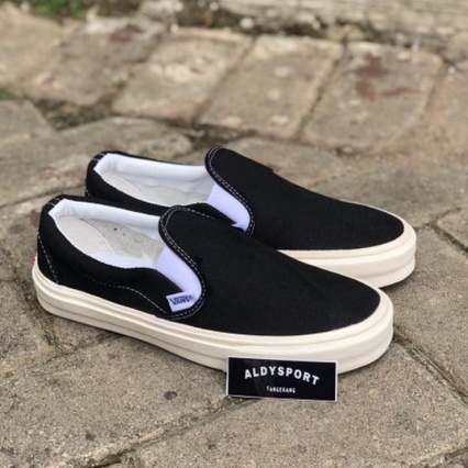 SEPATU SLIPON VANS SLIPON OG BLACK WHITE PREMIUM MADE IN CHINA. SEPATU SNEAKERS PRIA TERMURAH  BERKWALITAS