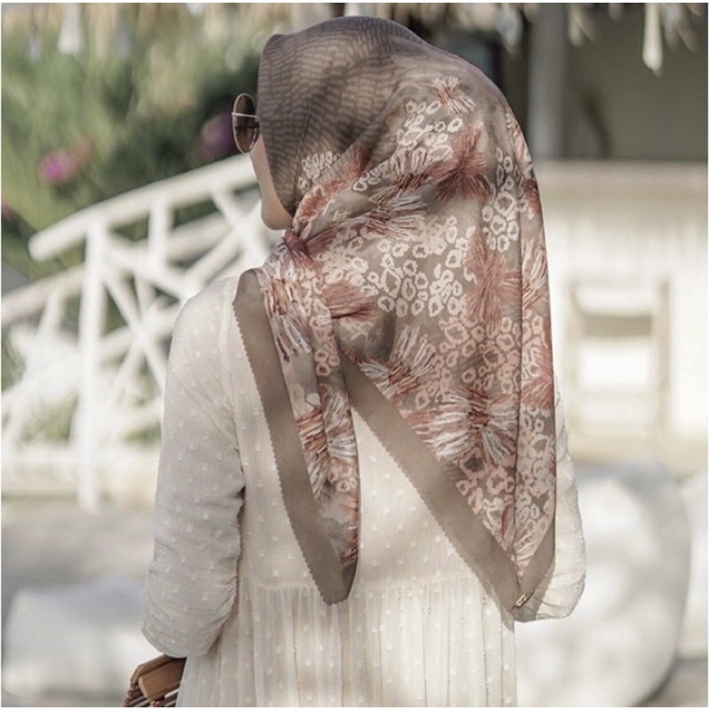 Buttonscarves Les Amities Reborn - Mocha (New)