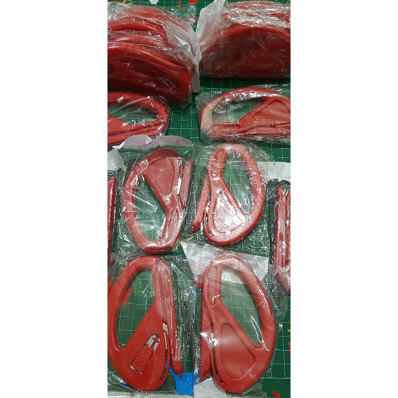 

Cutter with holder merah