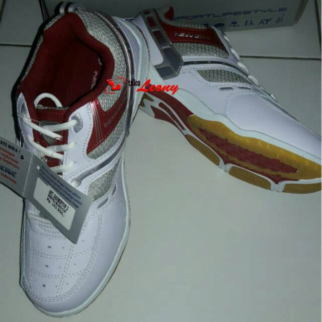  Sepatu  olahraga badminton  2 badminton  3 merk new  era  