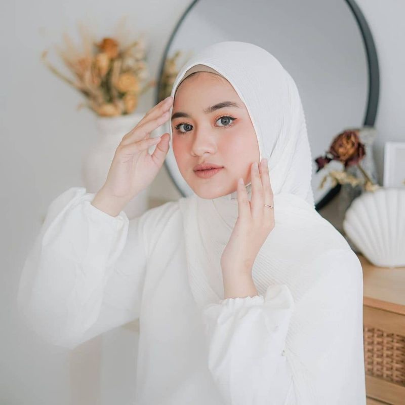 hijab pashmina plisket putih premium