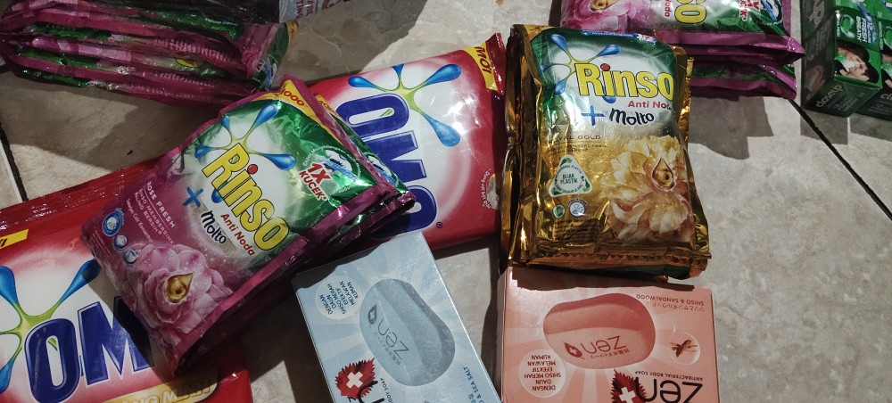 Deterjen Bubuk Omo Kemasan 180gr / Omo Deterjen Bubuk Kemasan 180gr