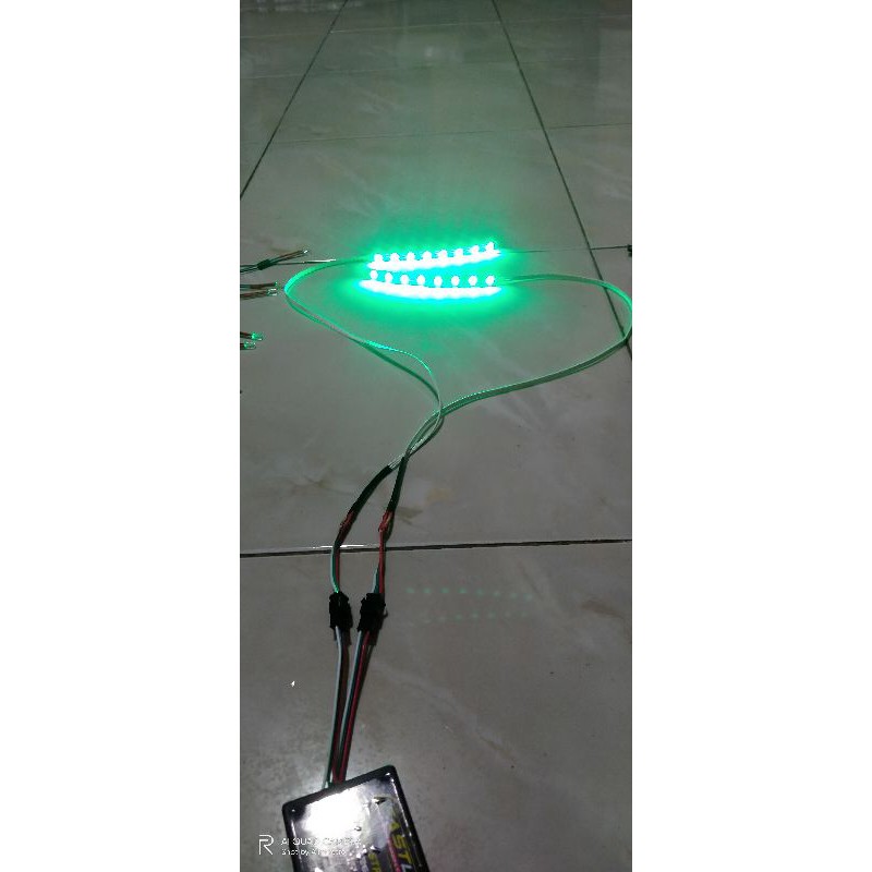 STROBO KACA DEPAN MINIATUR 2 BARIS 11 CM FULL RGB RUNNING