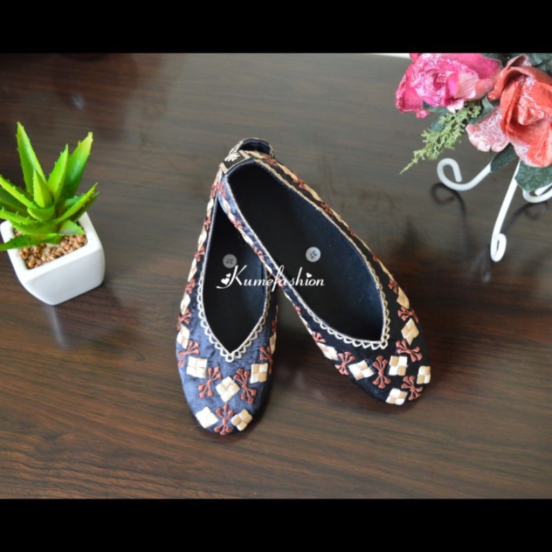 Sepatu Wanita bordir Original Handmade / sepatu bordir wanita / sepatu cewek bordir - kode SB 047