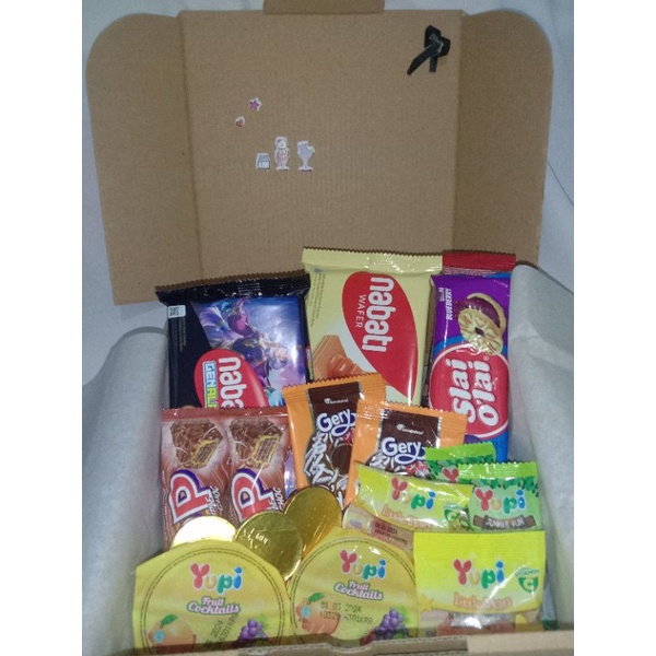

Hampers Snack | Hameprs jajan | Hampers Birthday | Hampers Ultah | Hampers Wisuda | Hampers Custom
