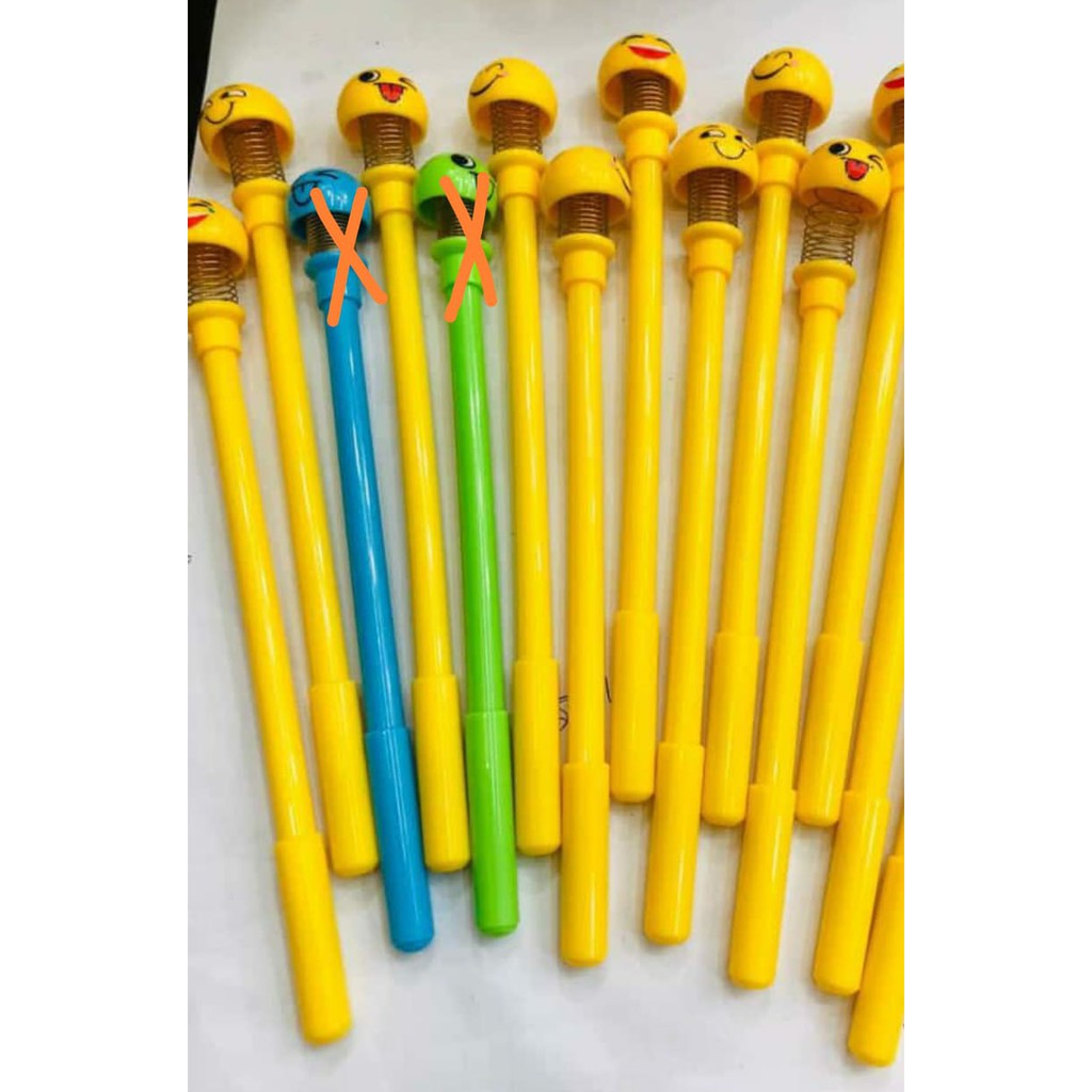 

Pulpen Dengan Hiasan Emoji Warna Kuning