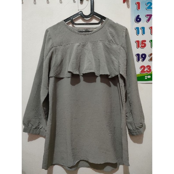 preloved - blouse wanita atasan wanita NAGITA SLAVINA X chapter 9