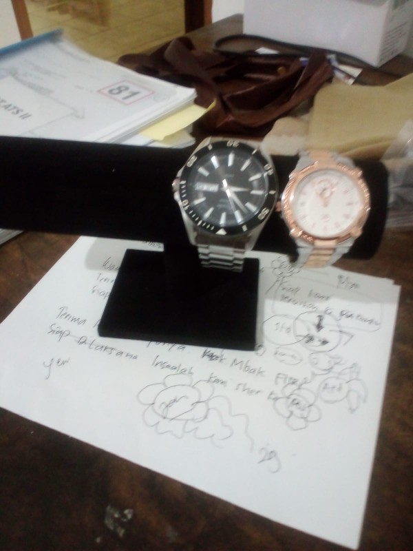 Grosir Display Rak Pajangan Perhiasan Emas Gelang Manekin Gelang