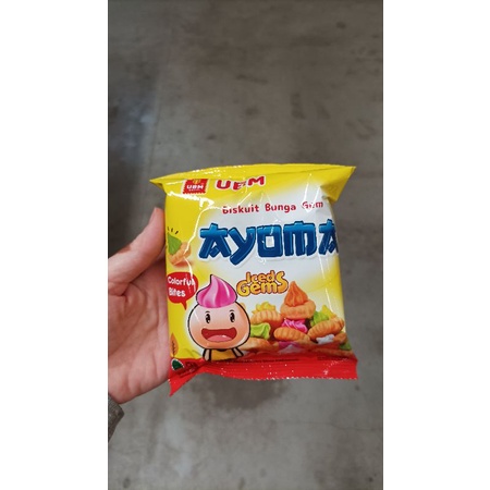 

Biskuit UBM Bunga Gem Ayoma Biscuit Iced Gems / UBM Biskuit 40gr