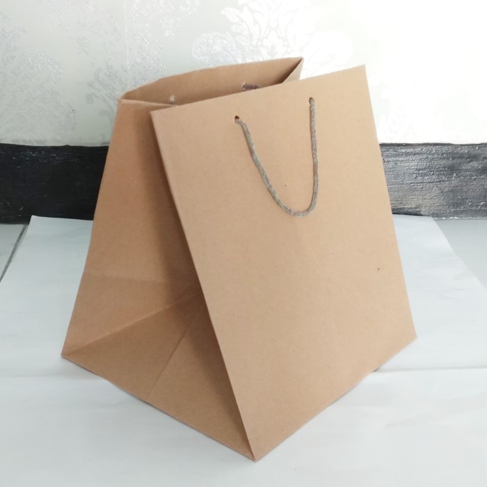 

NEW paper bag polos/ tas kertas ukuran 21 x 22 x 18,5 cm