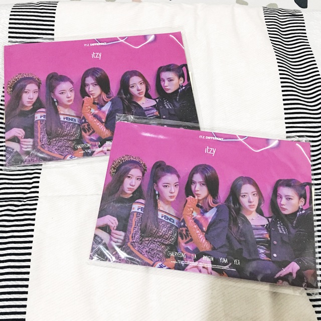 [ READY STOCK ] ITZY ICY ALBUM BENEFIT SET ONLY +POLAROID