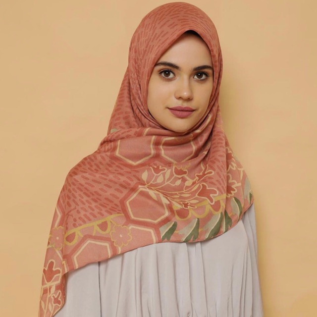 Preloved Biena scarf camelia Kami Idea