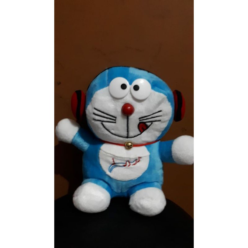 Boneka Doraemon Walkman M