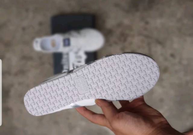Sepatu onit women putih silver grade original