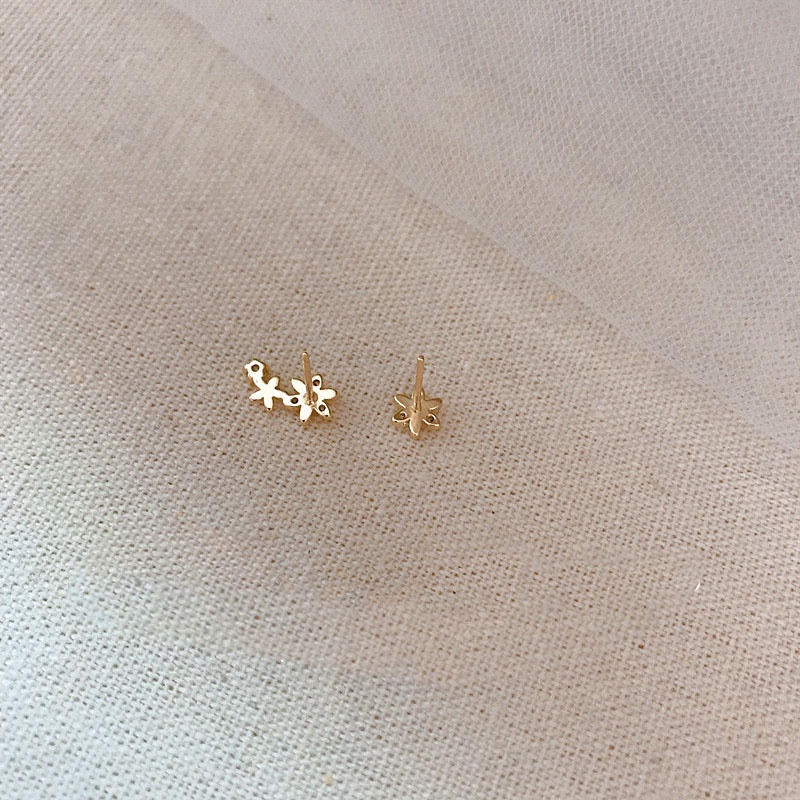 Anting Tusuk Sterling Silver 925 Desain Bunga Asimetris Hias Berlian Imitasi Untuk Wanita