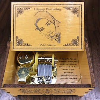 Kado Kotak Musik Kayu Besar Otomatis CUSTOM FOTO DAN TULISAN