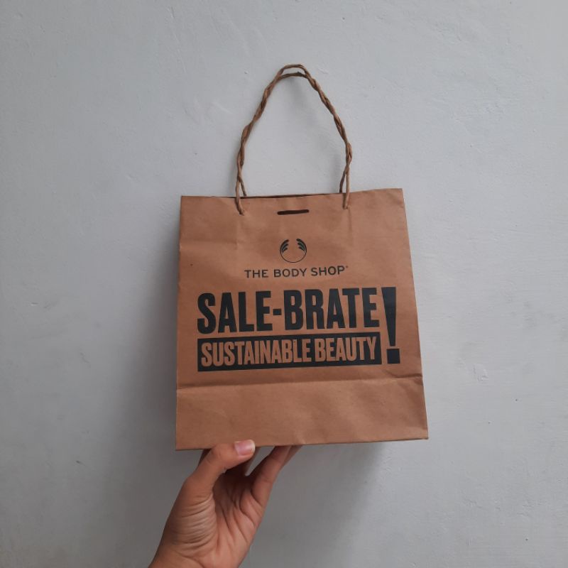 

THRIFT PRELOVED PAPER BAG THE BODY SHOP ORIGINAL DARI CRAFT PAPER / KERTAS KRAFT COKELAT / BROWN VINTAGE SIZE SMALL / KECIL MAKE UP TAS KERTAS BERBELANJA HARGA MURAH OFFICAL STORE TERMURAH / COD / THRIFT PRODUCT / SECONDHAND / BARANG BEKAS / PAPERBAG