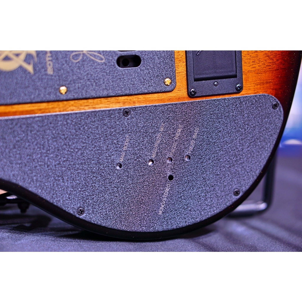 Ernie Ball Music Man John Petrucci Majesty 20th Anniversary - Honey Butter Burst m015180