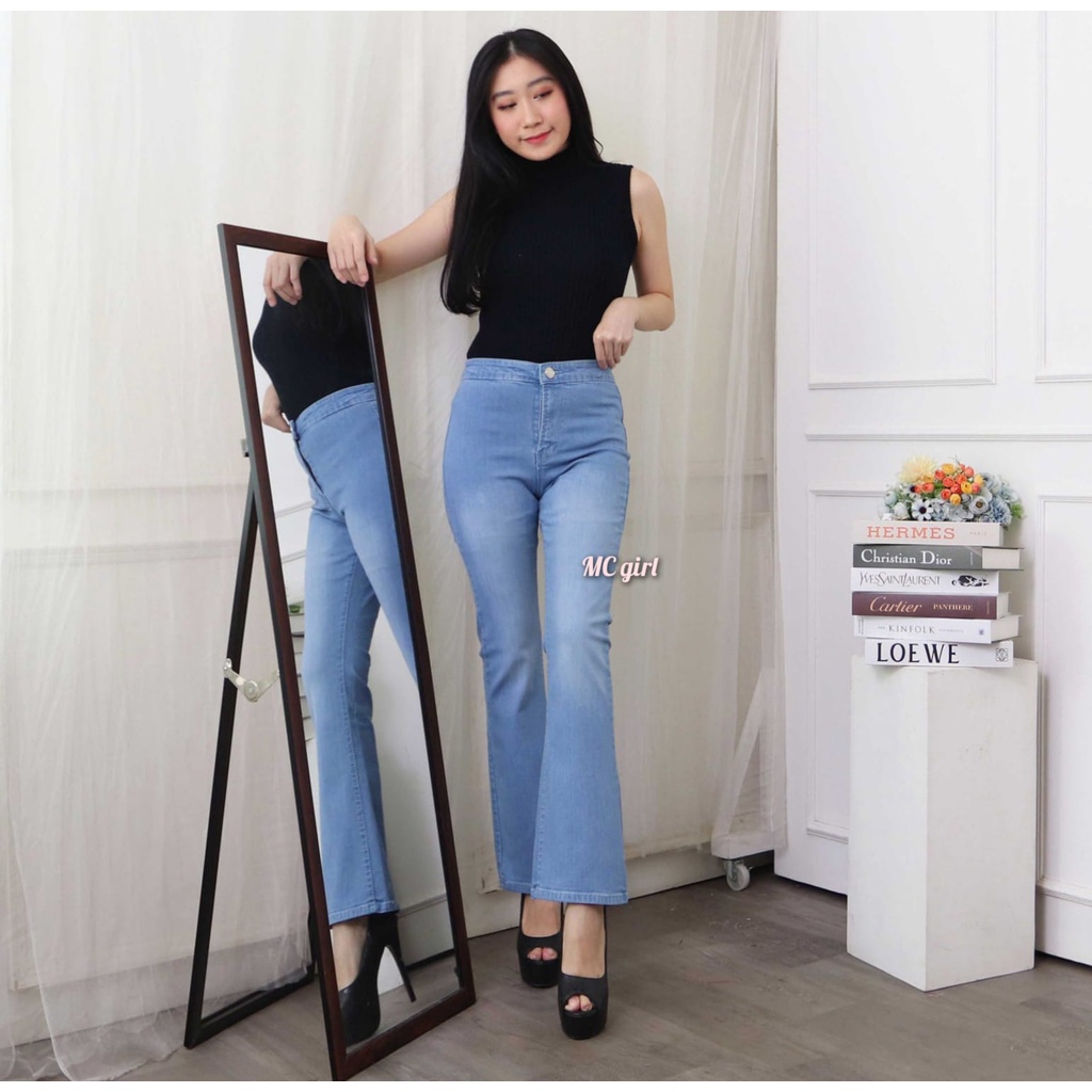 ( Size 27 - 34 ) MC girl - Celana Jeans Premium Cutbray High Waist Warna Biru Muda Wanita / Cutbrai Highwaist Colour Light Blue 7C-G