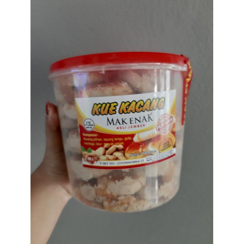 

kue kacang makenak