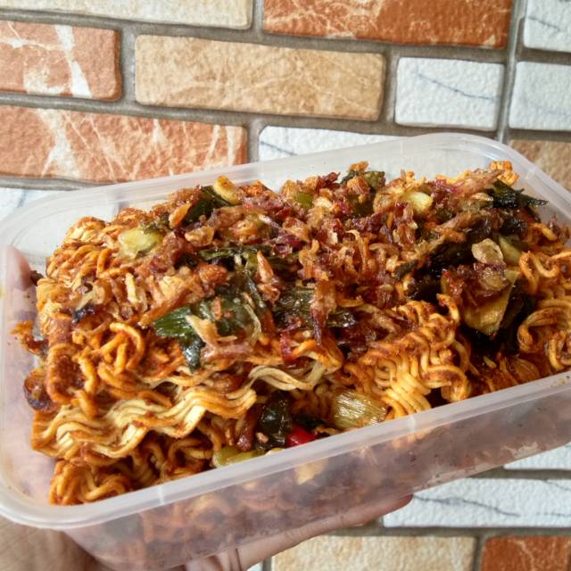 

MIE KREMES SUPER KRIYUK SAMBAL RICA - RICA