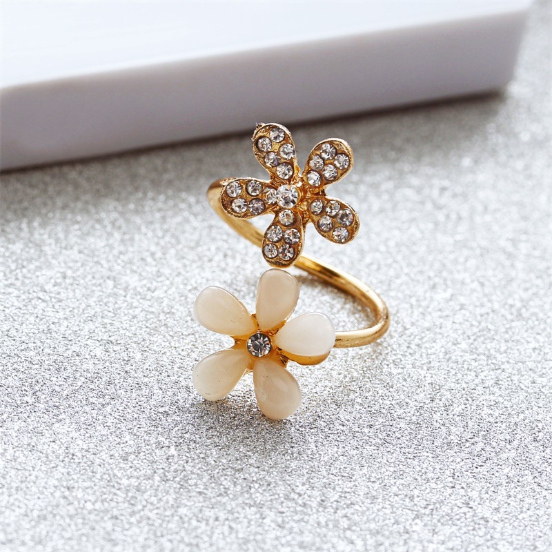 Cincin Model Terbuka Desain Bunga Opal Aksen Berlian Gaya Korea