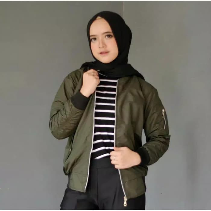 Jaket Bomber - Jaket Bomber Parasut - Jaket Bomber Cewek - Hitam