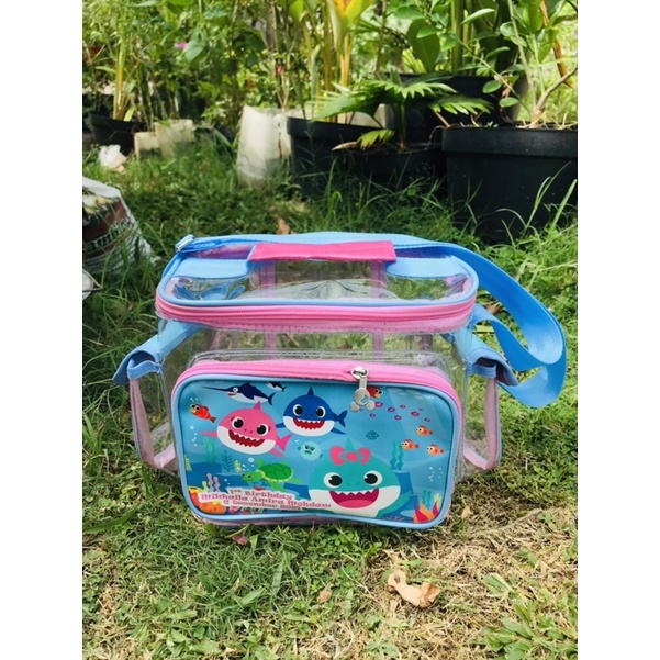 SHOWME TAS MAKAN ANAK SEKOLAH / TAS MIKA / BINGKISAN / ULANG TAHUN / GOODIEBAGS / TAS RENANG / TAS BOTOL AIR / TAS BABY / SLINGBAGS / BULANAN / GIFFSET / HAMPPERS - BABY SHARK MONSTER INC