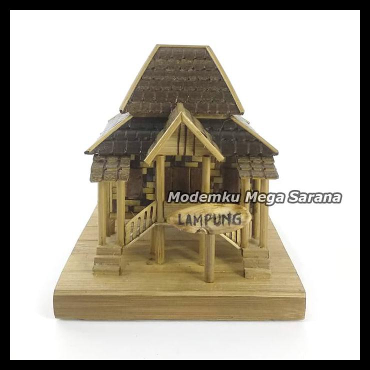 Miniatur Rumah Adat Lampung (Nuwo Sesat) Dari Bambu - 15X13X15Cm