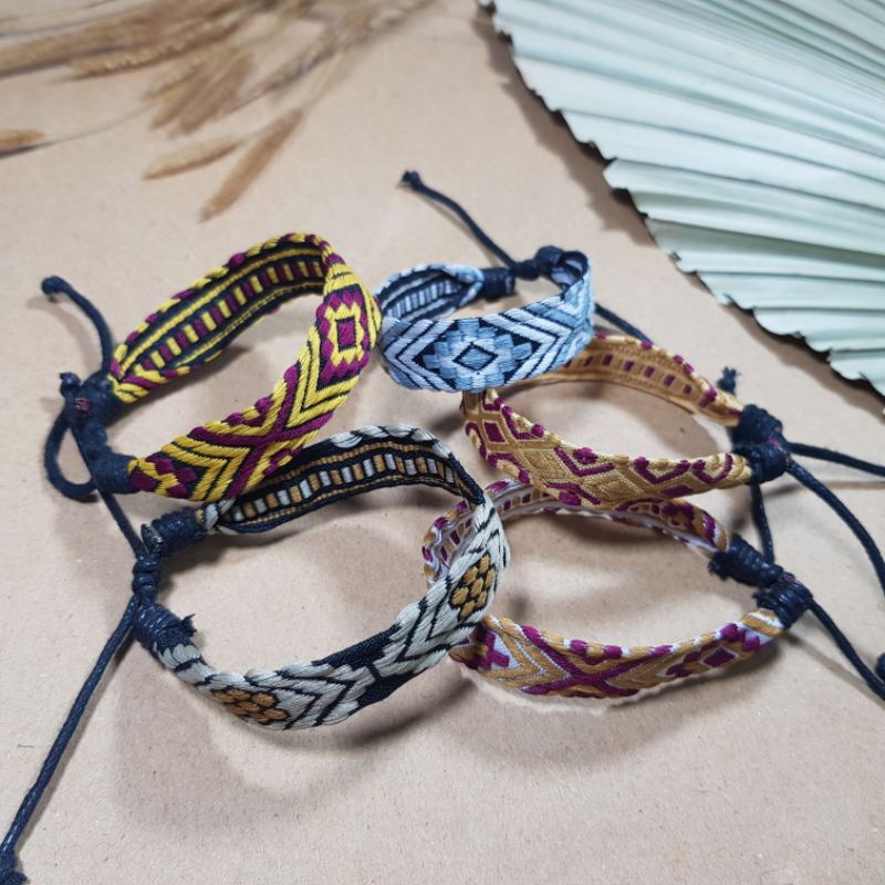 Gelang Motif Khas Lombok