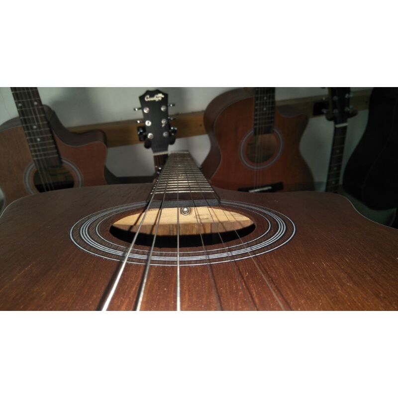 Gitar cowboy akustik, belum elektrik