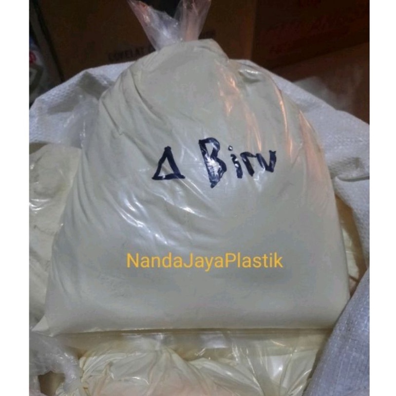 

Tepung terigu segitiga biru repack 1Kg