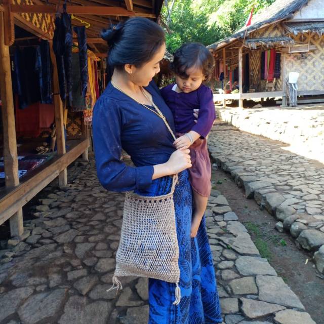 Koja rajutan kulit kayu Khas Baduy