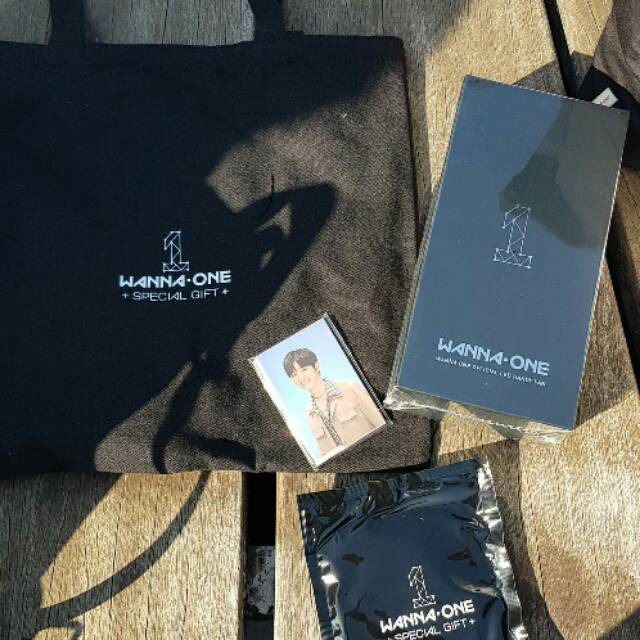[READY STOCK] Sharing Special Gift Wanna One Therefore Concert