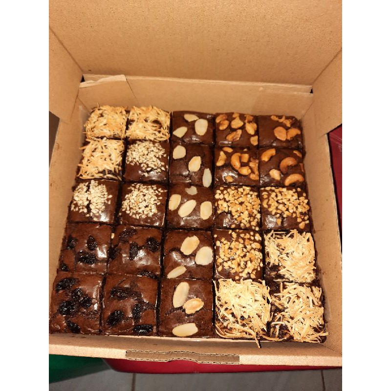 

Shiny fudgy brownies by Magda's Kitchen