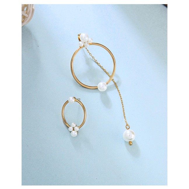 LRC Anting Tusuk Fashion Gold Circle Geometric Asymmetrical Pearl Earrings F78306