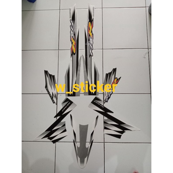 Striping stiker Yamaha F1ZR Millenium Hitam Putih