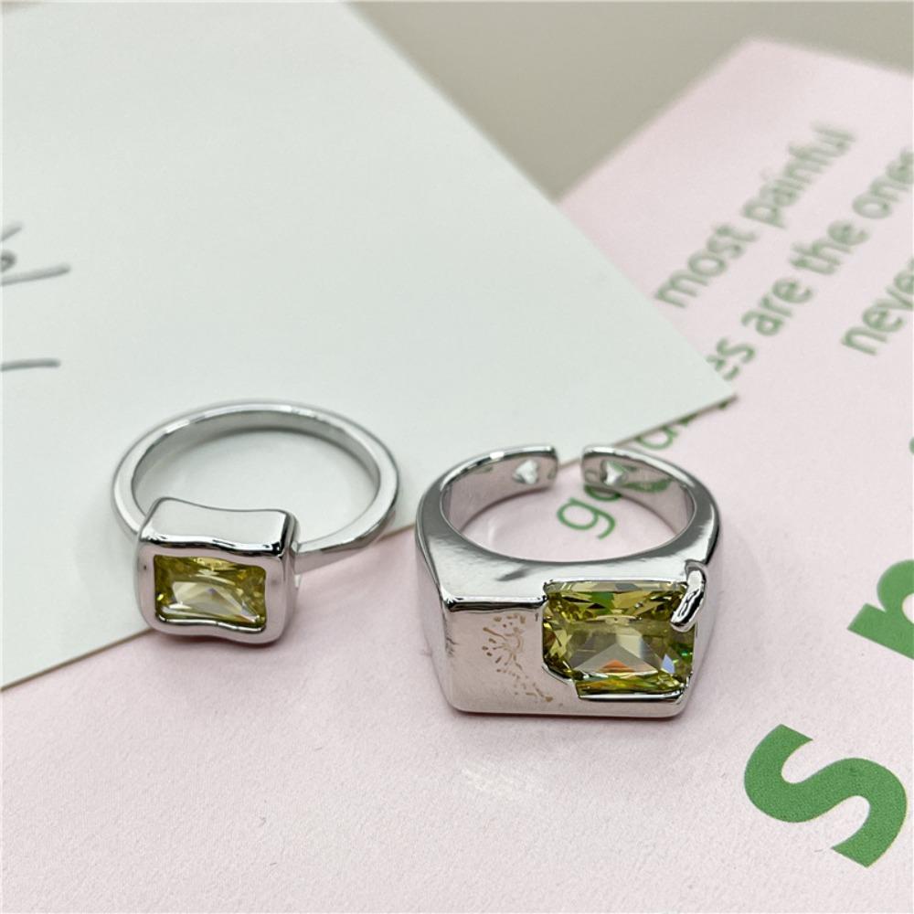 Mxbeauty Hijau Zirkon Cincin Trendi Retro Kualitas Tinggi Wanita Bertatahkan Perempuan Square Ladies Simple Fashion Aksesoris