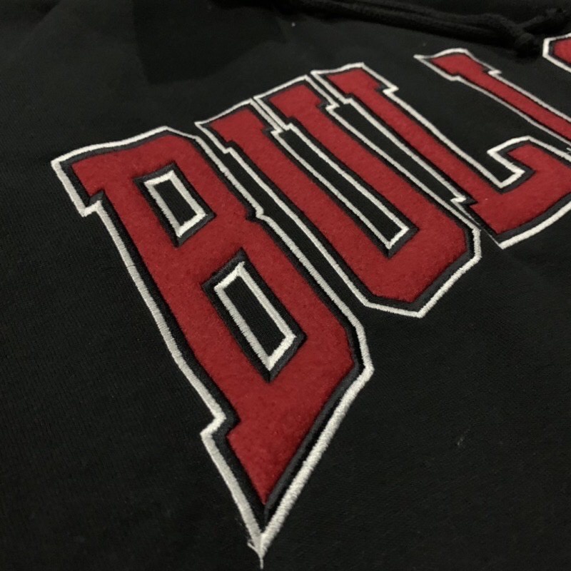 HOODIE SWEATER MITCHELL&amp;NESS CHICAGO BULLS EMB ARCH BORDIR BLACK HITAM JAKET PRIA WANITA IMPORT