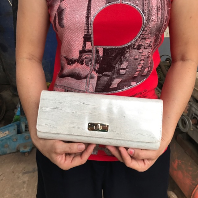 

Yongki Komaladi clutch party white skin tali panjang lebaran idul fitri