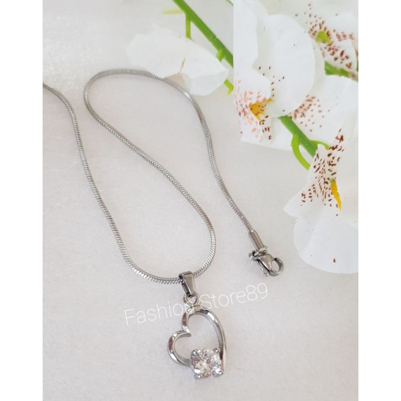 Kalung Fashion Love import Bestquality Emas Silver Titanium dijamin Antikarat selamanya