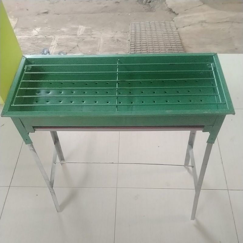 Bakaran sate pakai kaki / Bakaran sate hijau