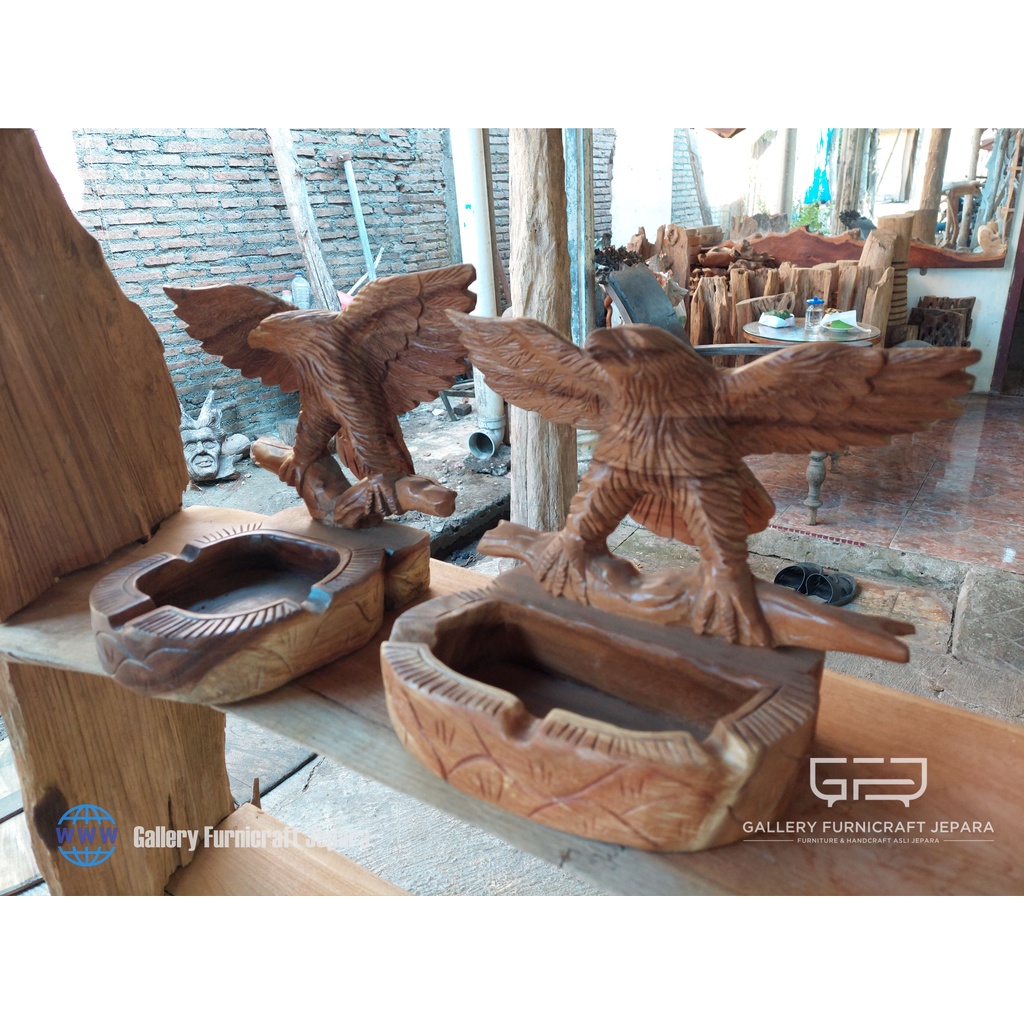 Asbak Patung Burung Elang Kayu Suar - 30x18x22 CM